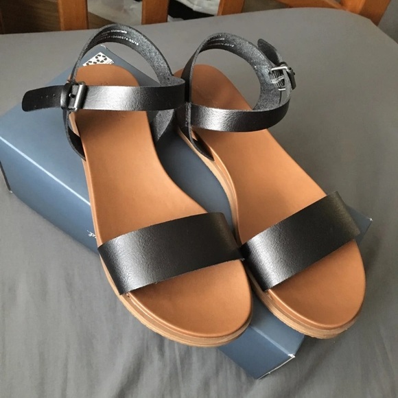 Black strapped sandals - Picture 1 of 5